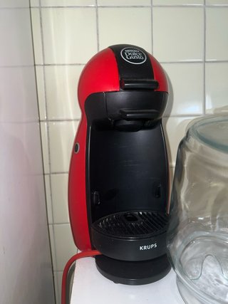 Cafetera Dolce Gusto Roja y Negra