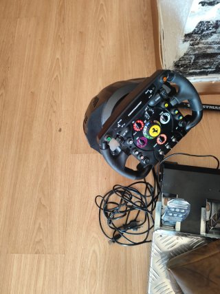 Volante da corsa Thrustmaster T300 Ferrari + Pedali Pro