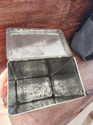 Caja antigua decorada con Pumuki