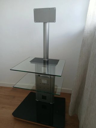 Espectacular Soporte TV Gisan. Estantes de Cristal