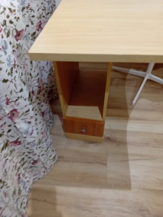 Escritorio esquinero madera y plástico