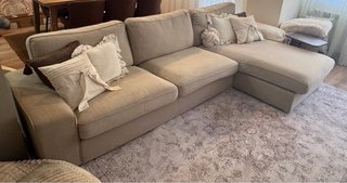Sofá chaise longue beige y marrón