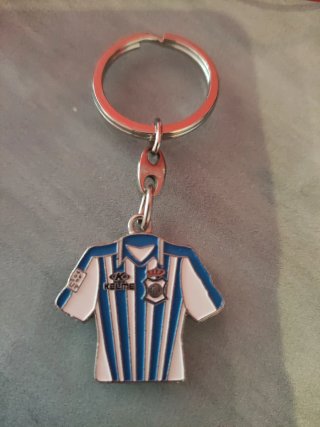Portachiavi con design di maglie di squadre di calcio di prima divisione