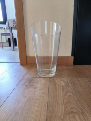 Jarrón de cristal transparente