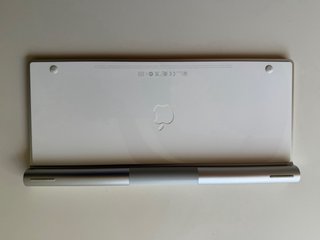 Teclado Apple Plata y Blanco