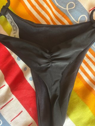 Tanga bikini negro