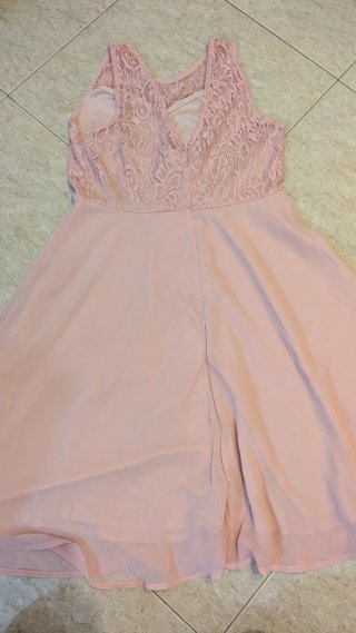 Vestido de fiesta rosa con encaje