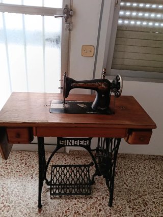 Máquina de coser Singer antigua