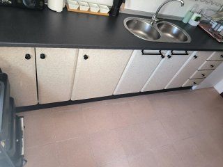 Puertas, encimera de 2,84m y fregadero.