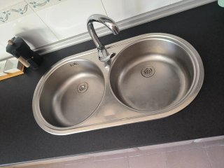 Puertas, encimera de 2,84m y fregadero.