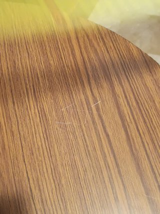 Mesa redonda de comedor de madera