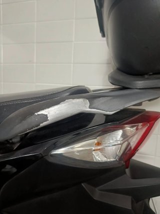 Moto Scooter SYM Negra
