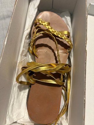 Sandalias romanas planas SILBON doradas T38