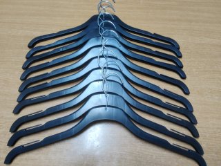 Lote 10 Perchas Vestido/Blusa Negras