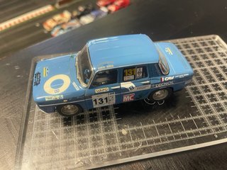 Coche de slot Renault 8 rally marca Scalextric