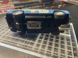 Coche de slot Renault 8 rally marca Scalextric