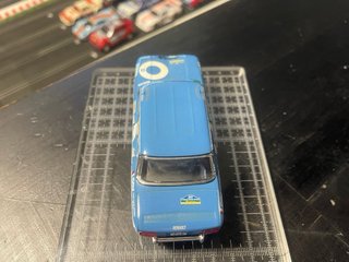 Coche de slot Renault 8 rally marca Scalextric