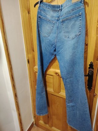 Pantalón flare Bershka Talla 44