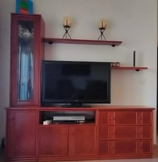 Mueble TV madera con vitrina
