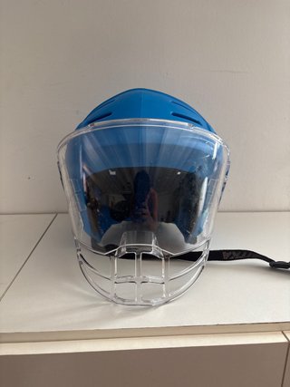 Casco hockey patines azul con visera talla L