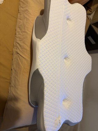 Almohada ergonómica en buen estado