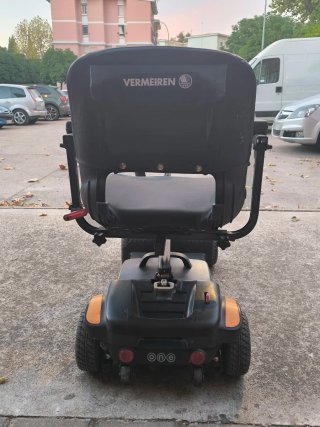 Silla de ruedas eléctrica motorizada