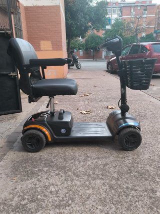 Silla de ruedas eléctrica motorizada