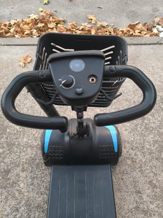 Silla de ruedas eléctrica motorizada