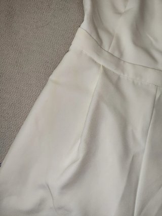 Mono Bershka blanco encaje