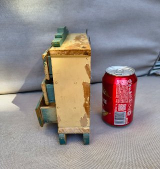 Especiero antiguo de madera hecho a mano