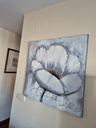 Cuadro Decorativo Flor Gris y Blanca