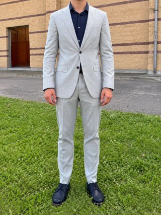 Traje americana y pantalón gris