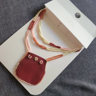 Collar Zara con colgante y flores