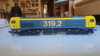 Locomotora ROCO H0 319.2 c/continua