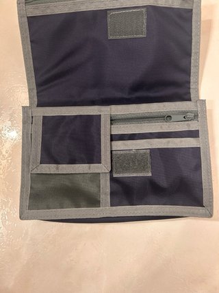 Monedero de cinturón azul y gris