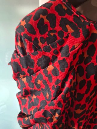 Blusa manga abullonada estampado leopardo