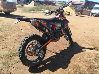 Moto KTM Enduro/Motocross Negra/Naranja