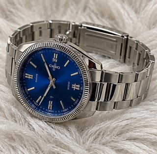 Reloj Casio Azul y Plateado