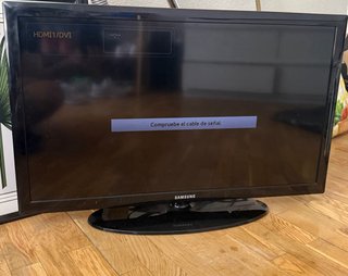 TV Samsung 32" LCD, Pantalla HD con HDM, sin mando