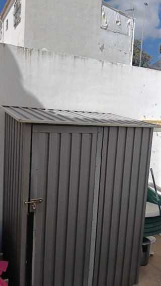 Caseta de jardín metálica gris