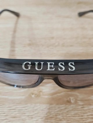Gafas de sol Guess negras y grises