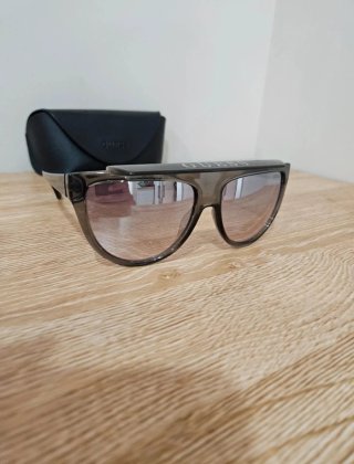 Gafas de sol Guess negras y grises