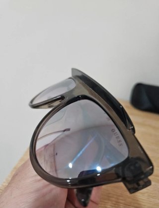 Gafas de sol Guess negras y grises