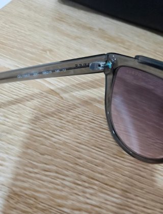 Gafas de sol Guess negras y grises