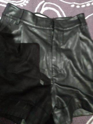 Pantalones cortos efecto piel negros