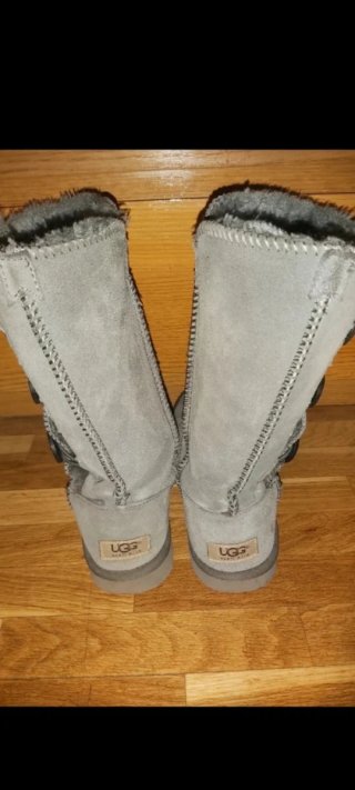 Stivali UGG Bailey Button Triplet Grigi