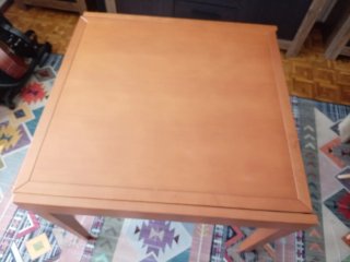 Mesa de comedor de madera