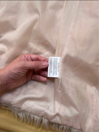 Abrigo pelo sintético beige rosado