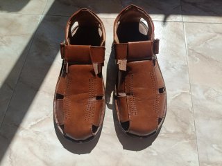 Sandalias de piel para hombre