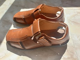 Sandalias de piel para hombre
